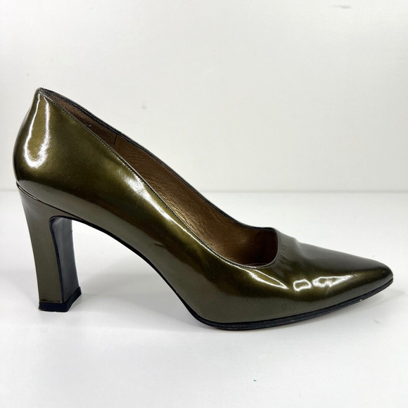 Stuart‎ Weitzman Women's Pointed Toe Slip On Heels Short Pump Size 6.5M - Picture 1 of 9